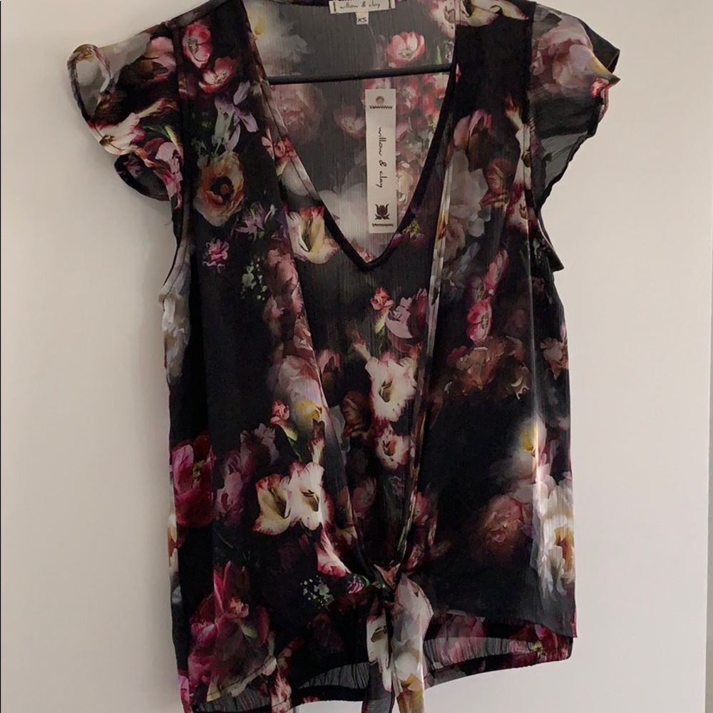 Willow & Clay beautiful sheer summer top